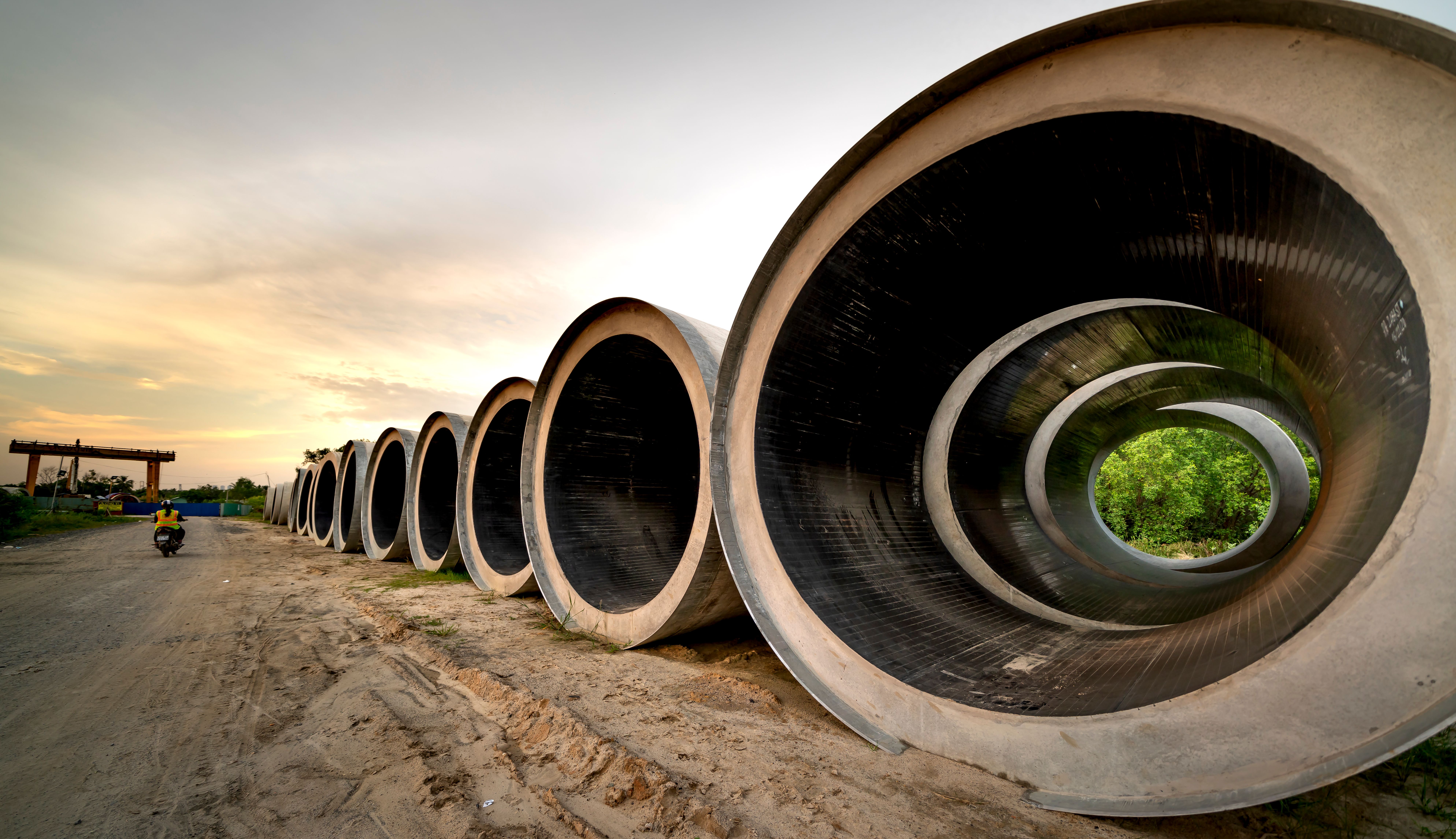 Large-Diameter Pipe Welding & Installation